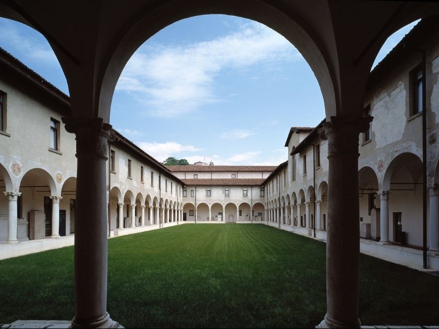 /Santa%20Giulia%20chiostro%20rinascimentale